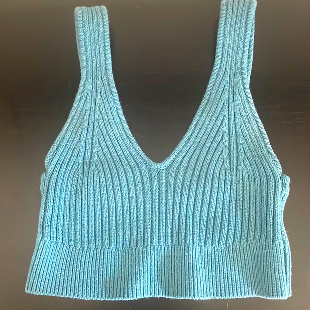 NWOT Urban Outfitters sweater cropped tank (Xs)